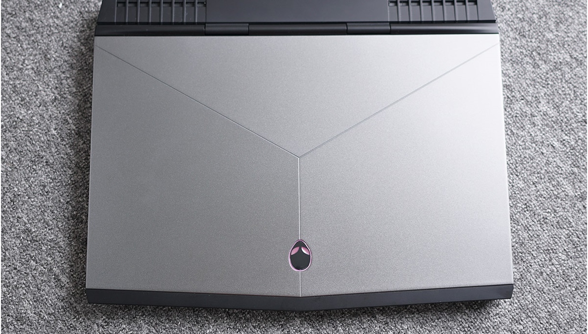 Giá bán Alienware 15 R3 15.6 inch FHD IPS Bảo hành 06 tháng